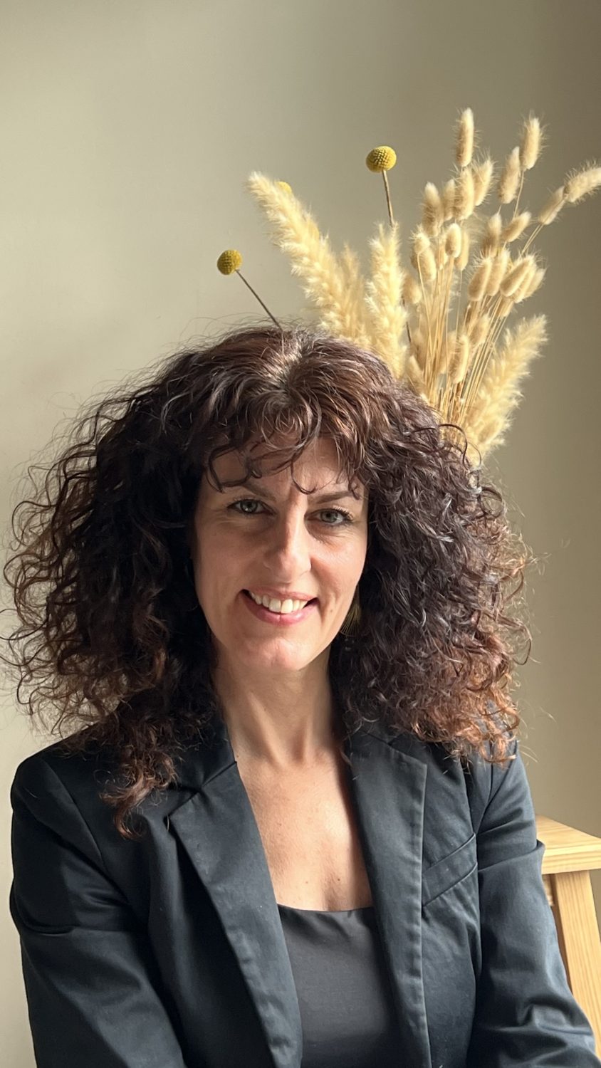 Photo de Sandrine, partenaire d'Atelier Physis. Coach certifiée, naturopathe et formée au yoga du visage.